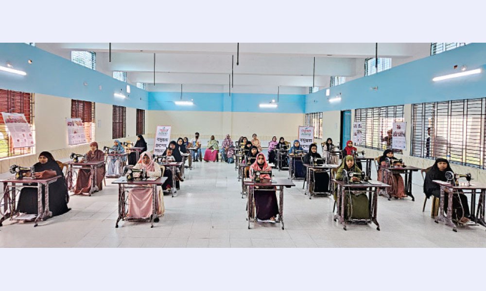 বিনামূল্যে প্রশিক্ষণ ও সেলাই মেশিন উপহার দিলো বসুন্ধরা গ্রুপ